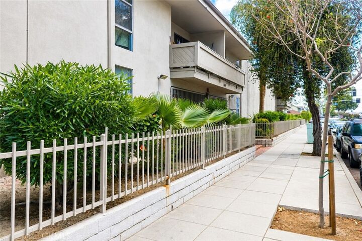 Property Photo:  3365 Santa Fe Avenue 21  CA 90810 