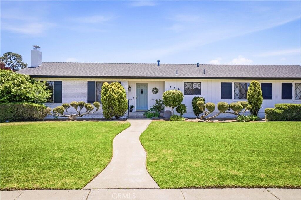 Property Photo:  956 Diamond  CA 93455 