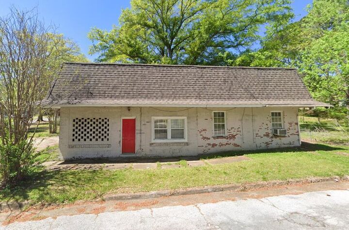 Property Photo: 811 Graham St. MS 38834