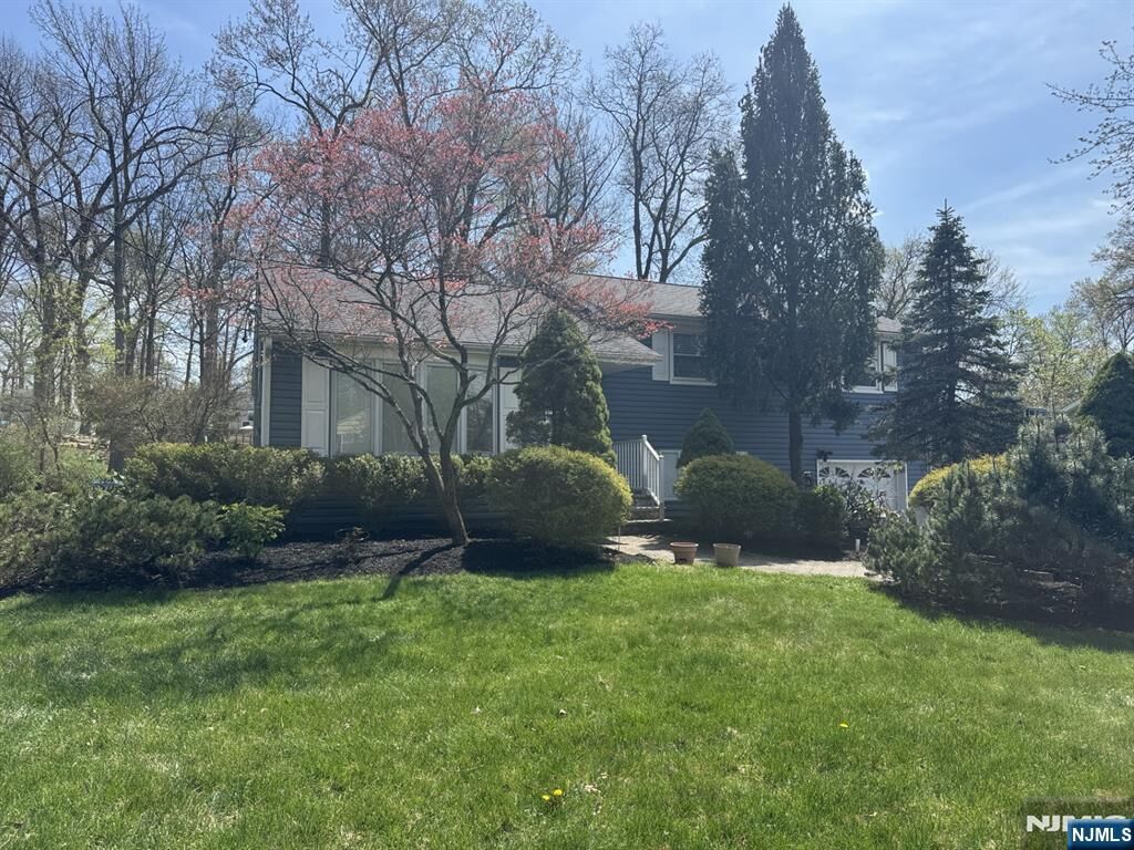 Property Photo:  13 Clover Lane  NJ 07039 