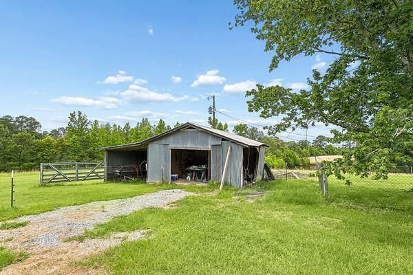 Property Photo: 18081 Hillary Simmons Road LA 70444
