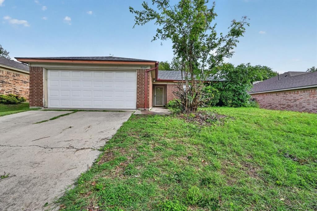 Property Photo:  5724 Sea Breeze Lane  TX 76135 