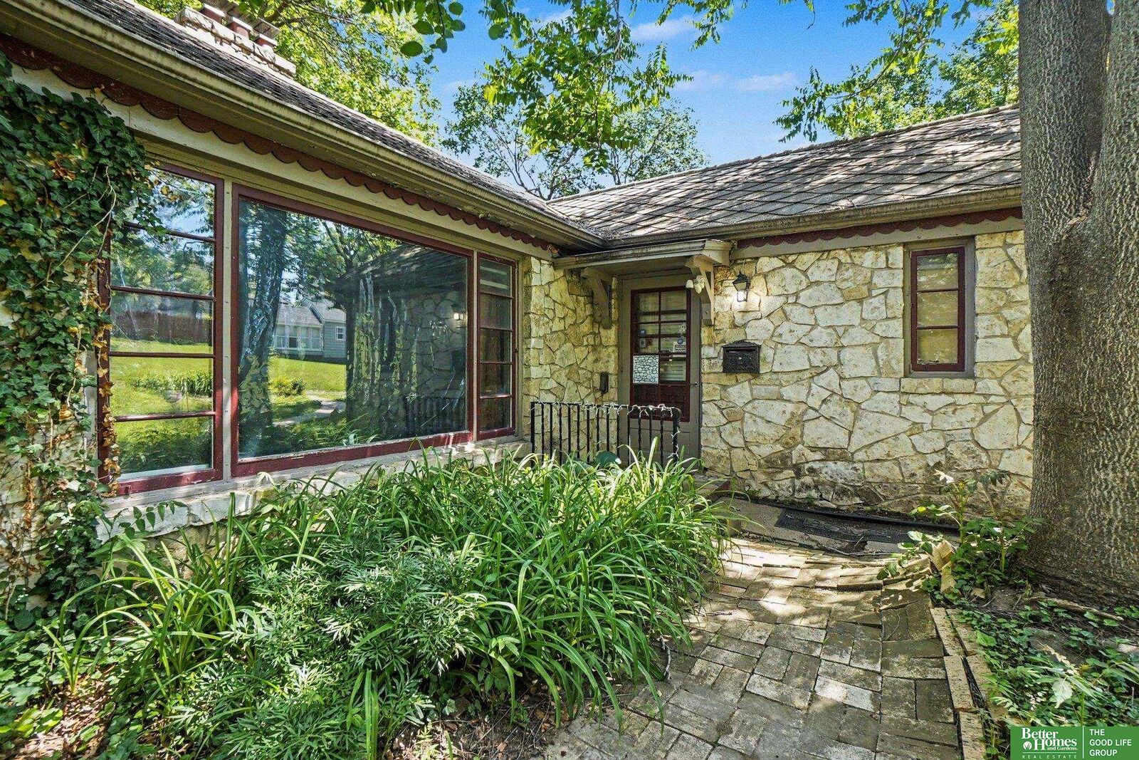Property Photo: 3101 N 49 Avenue NE 68104