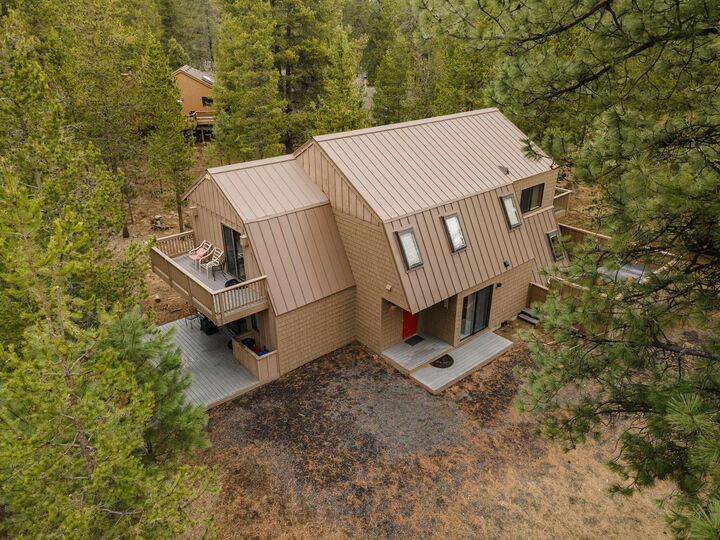 Property Photo: 18066 E Butte Lane OR 97707