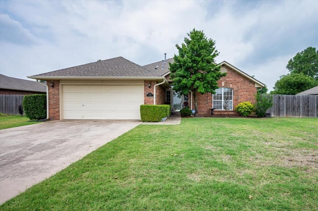 Property Photo:  2912 Astor Drive  OK 73072 