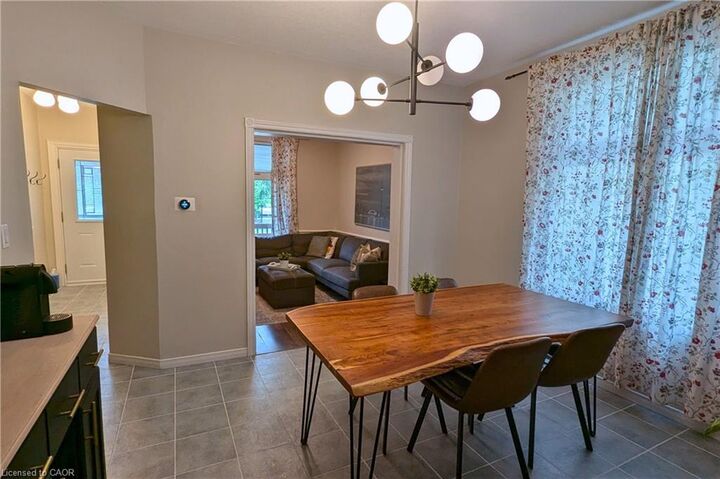 Property Photo:  209 Glendale Avenue N  ON L8L 7K2 