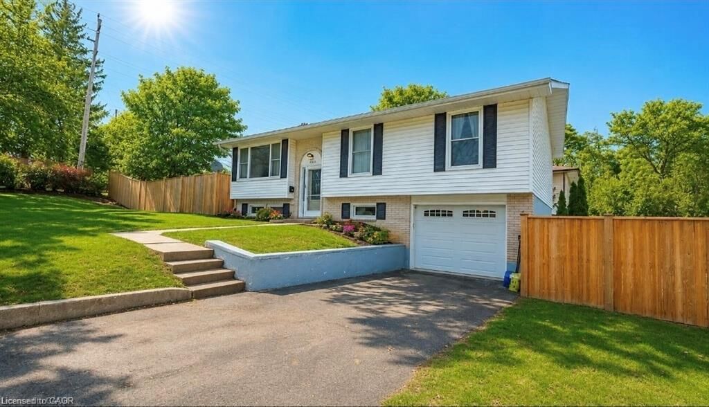 Property Photo:  106 Oakwood Avenue  ON N3Y 1H9 