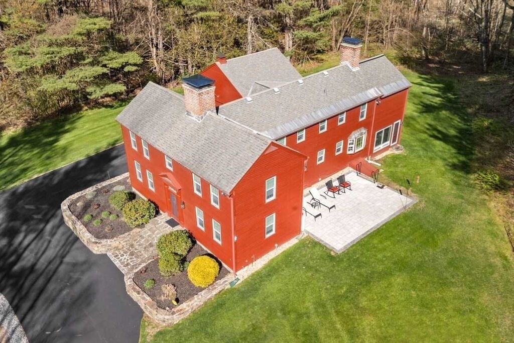 Property Photo:  9 Bay Path Dr  MA 01505 