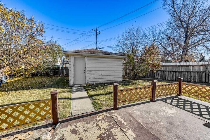 Property Photo: 3452 37 Street SW AB T3E 3C1