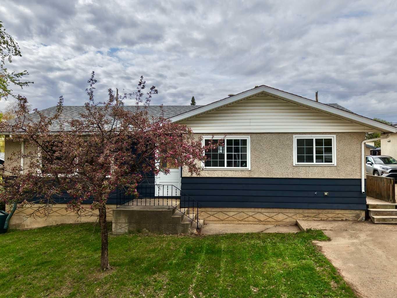 Property Photo:  10120 105 Avenue  AB T8S 1K9 