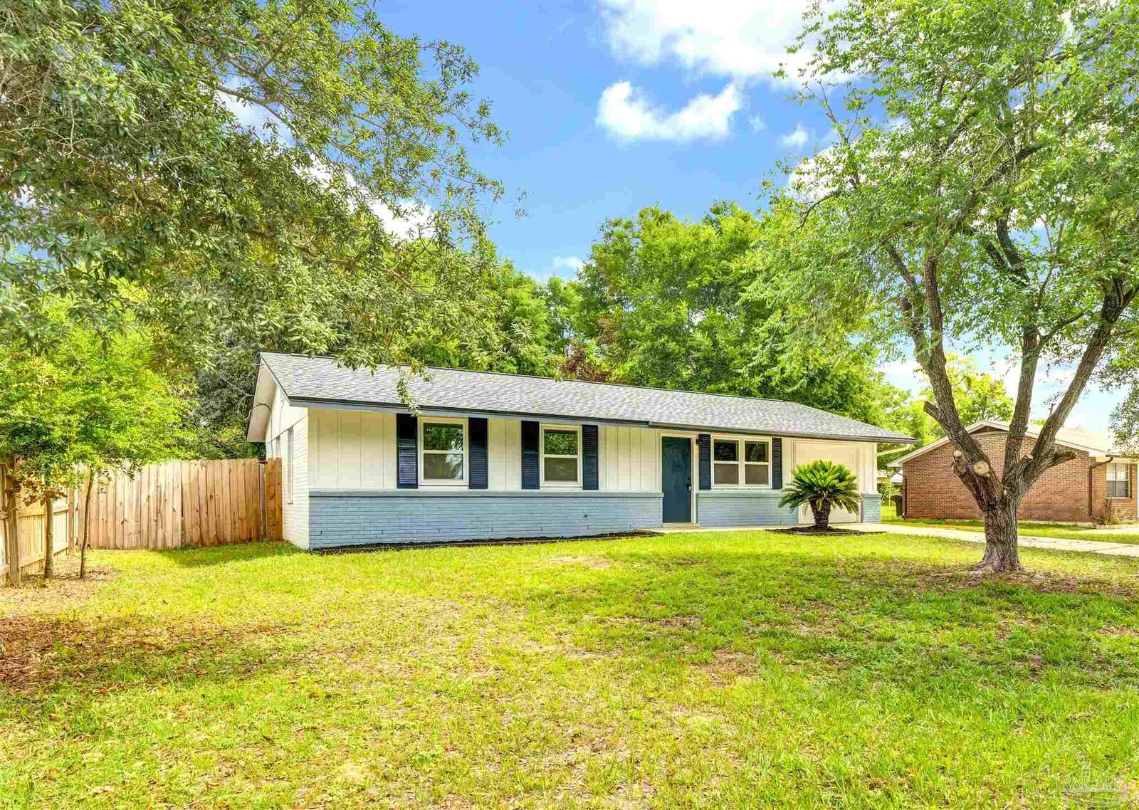 Property Photo: 4200 E Johnson Ave FL 32514