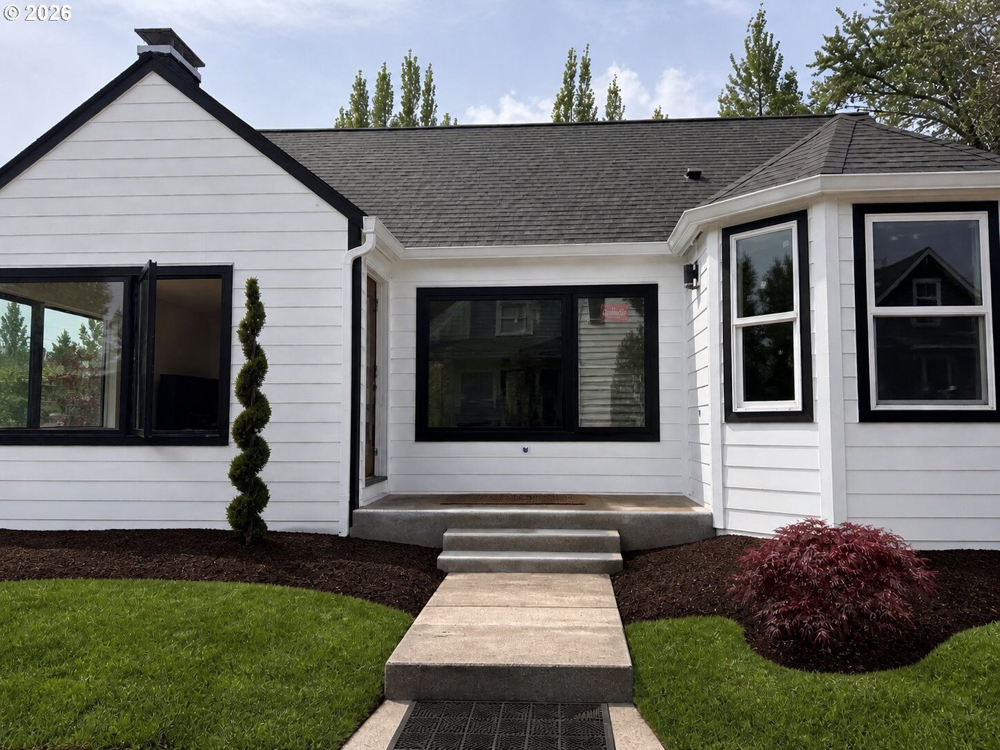 Property Photo:  2333 SE 40th Ave  OR 97214 