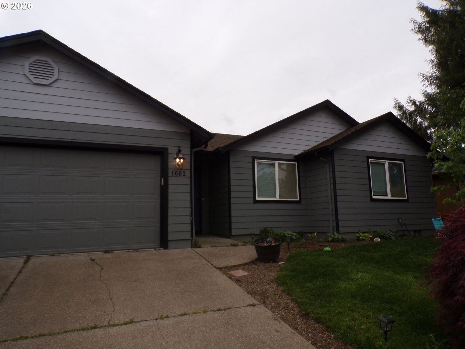 Property Photo:  1662 Cherry Bark Ct  OR 97317 