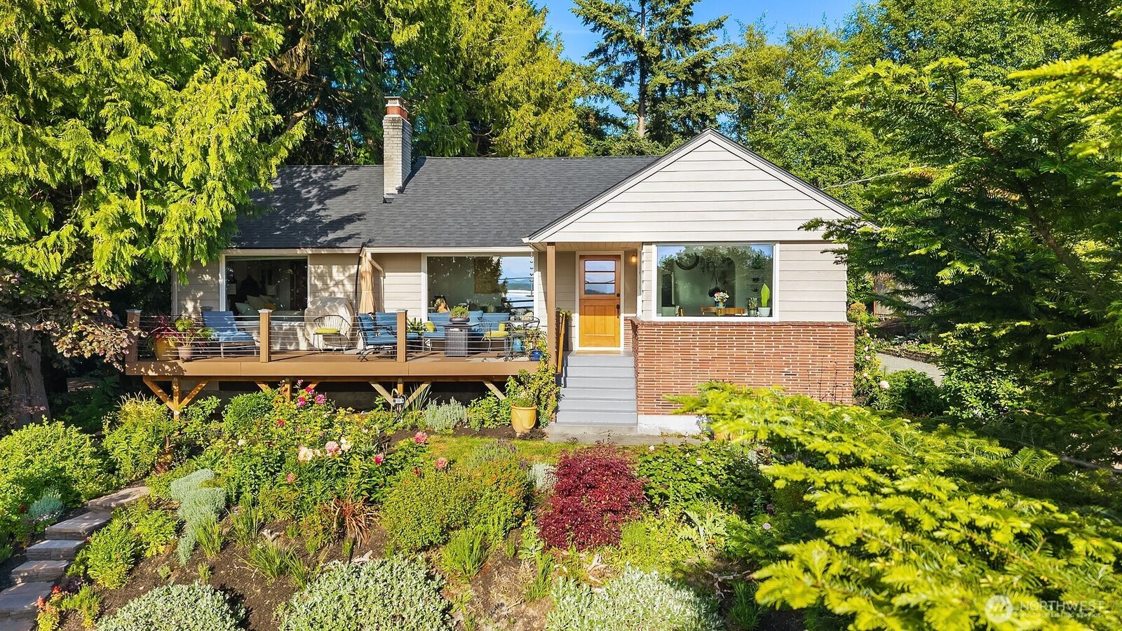 Property Photo: 9326 California Avenue SW WA 98136