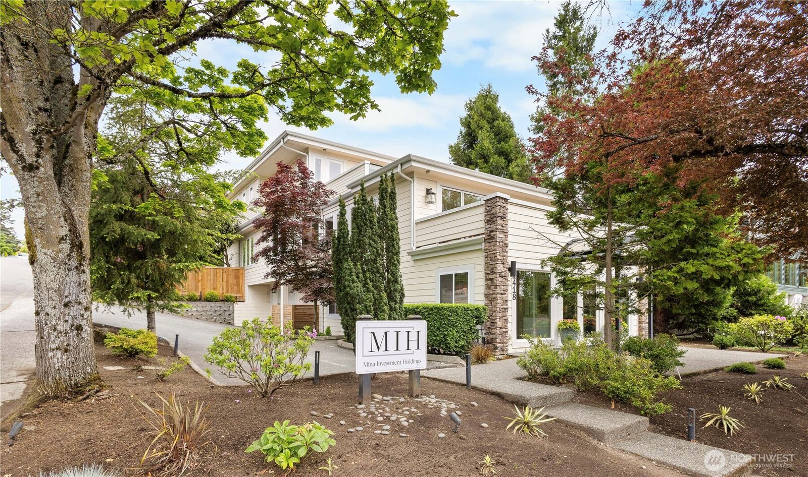 Property Photo: 1418 Market Street WA 98033