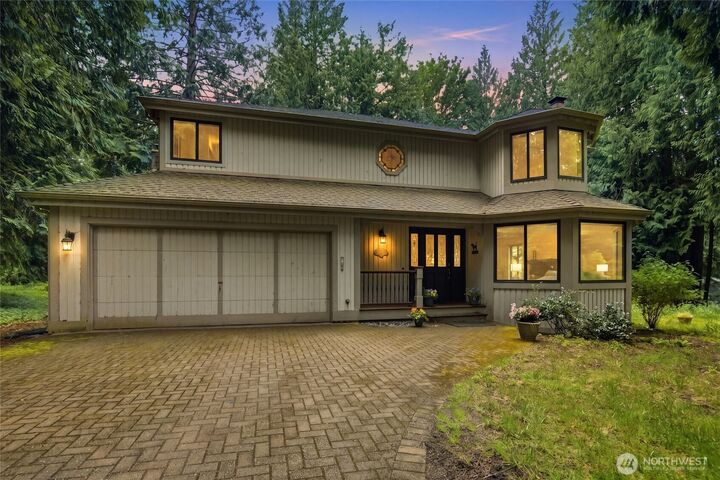 Property Photo:  24705 SE Mirrormont Way  WA 98027 