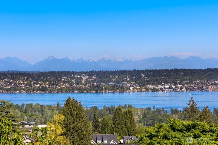 Property Photo: 7044 50th Avenue NE WA 98115