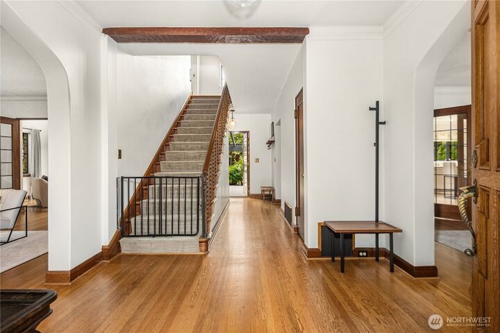 Property Photo:  1105  Shenandoah Drive E  WA 98112 