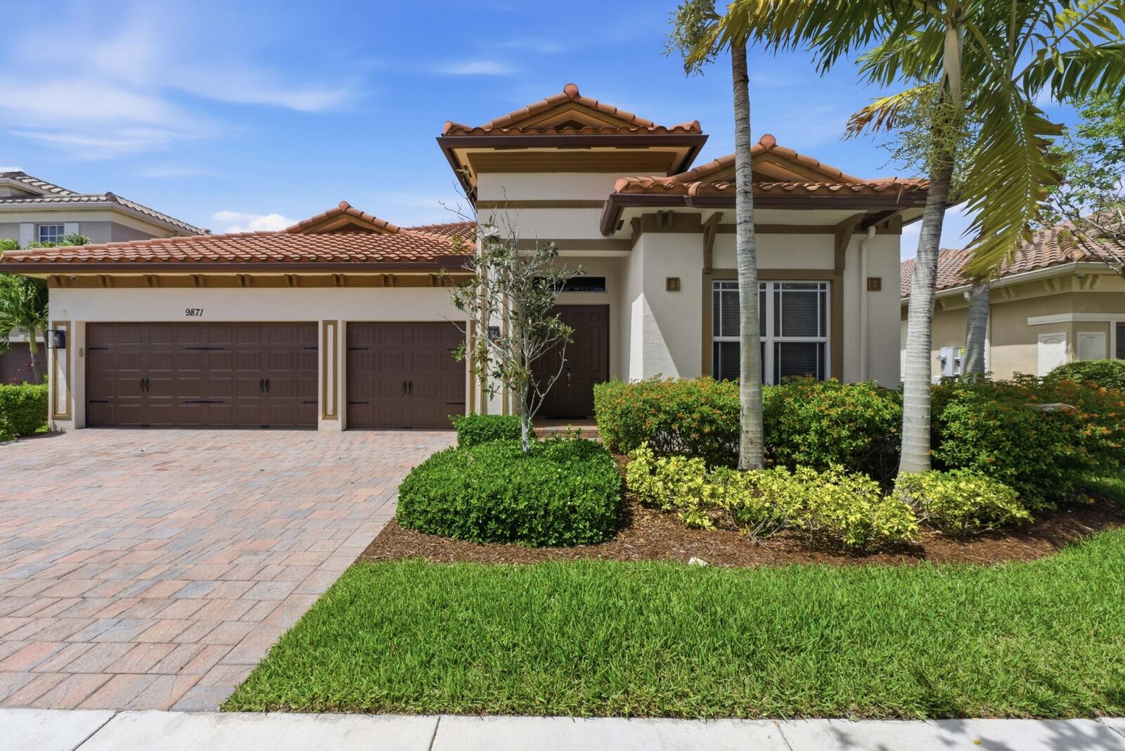 Property Photo:  9871 Lakeview Lane  FL 33076 