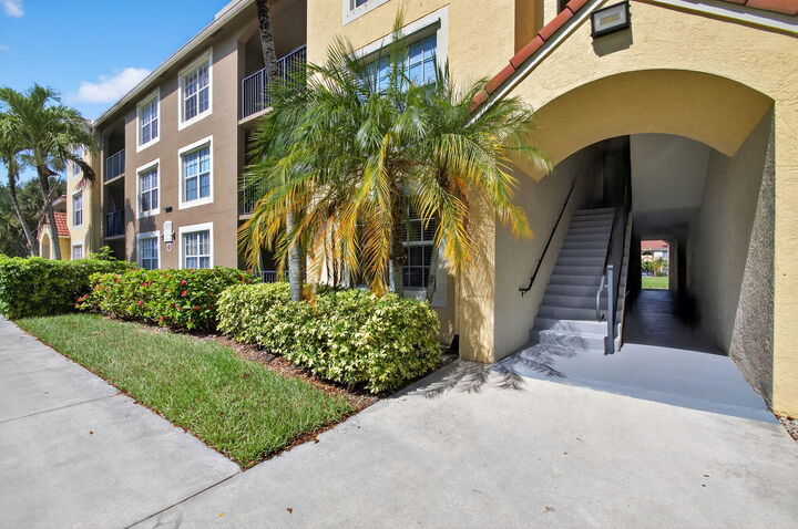 Property Photo:  15035 Michelangelo Boulevard 105  FL 33446 