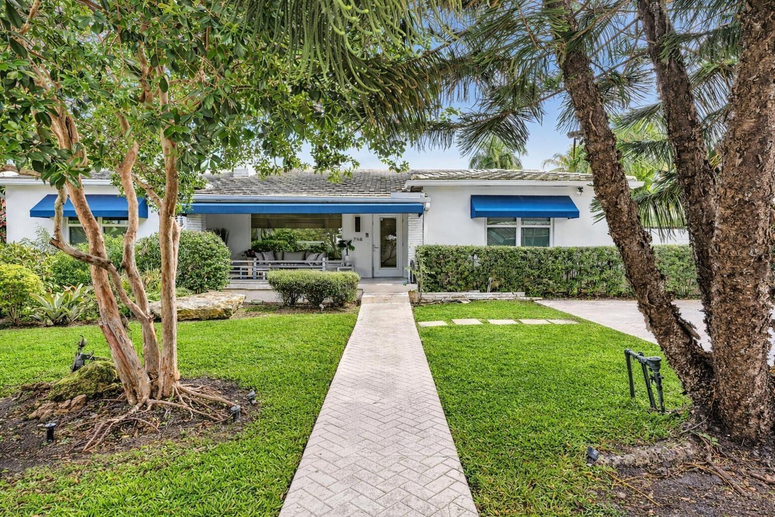Property Photo:  746 NE 16th Terrace  FL 33304 