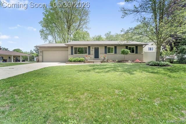 Property Photo:  422 Robert Court  MI 48326 