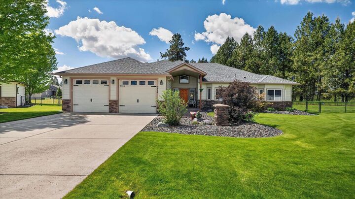 Property Photo: 1308 E Chelan Ct WA 90006