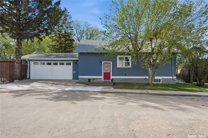 Property Photo:  1001 Lorne Avenue  SK S7N 0X5 