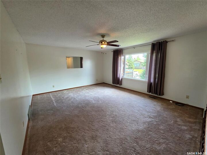Property Photo: 613 2nd Street W SK S9X 1E6