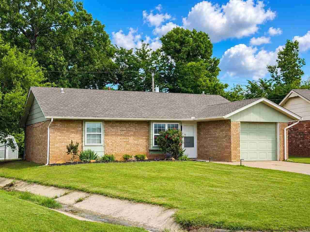 Property Photo:  2724 N Park Drive  OK 74075 