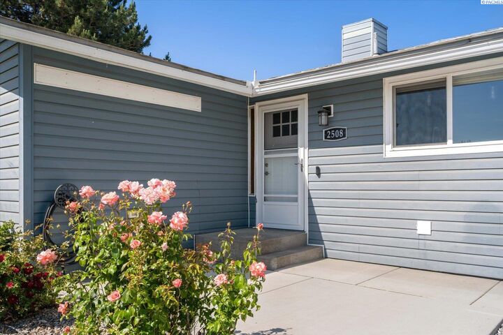 Property Photo: 2508 S Zillah St WA 99337