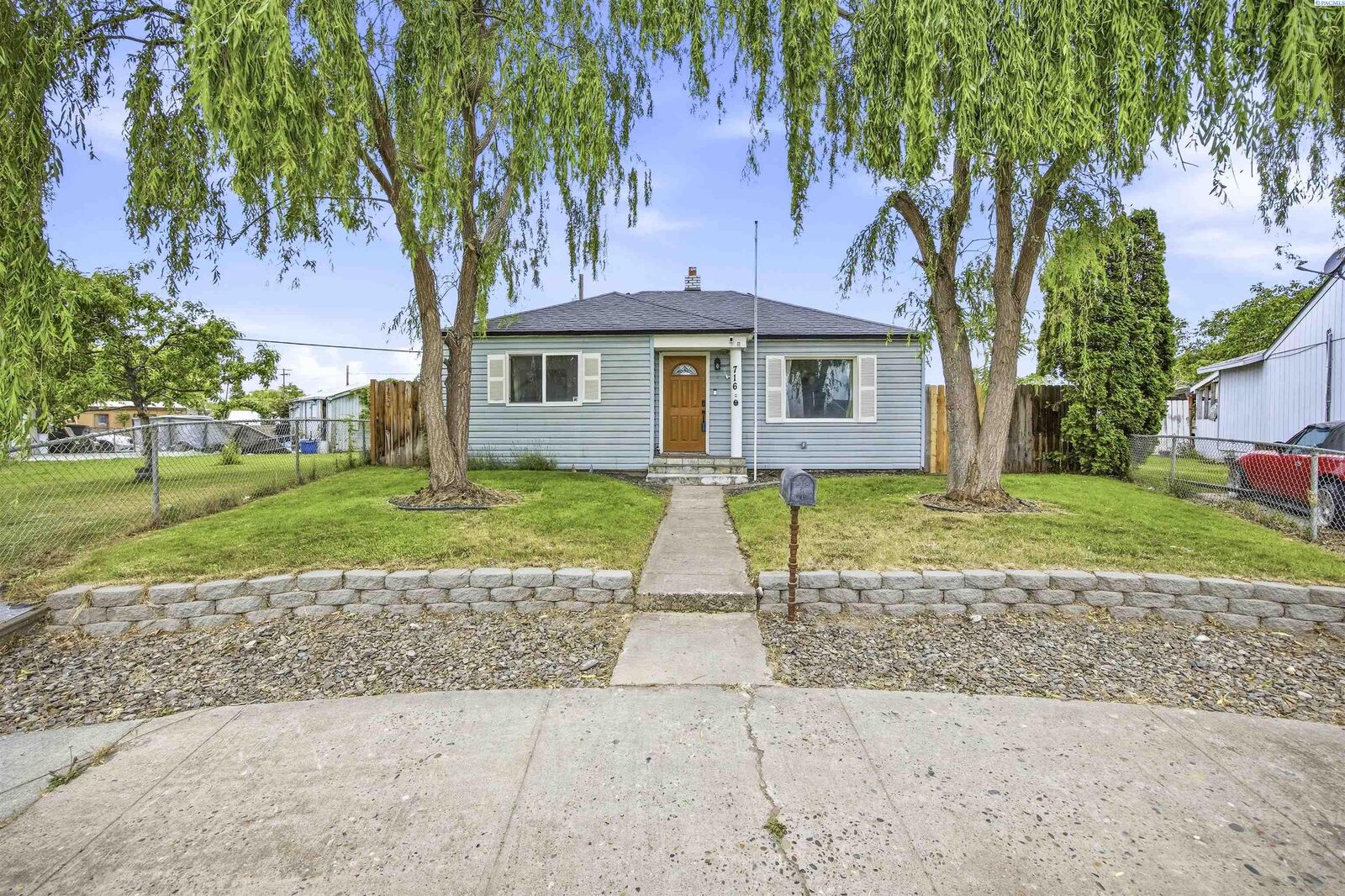 Property Photo:  716 E 5th Ave  WA 99336 