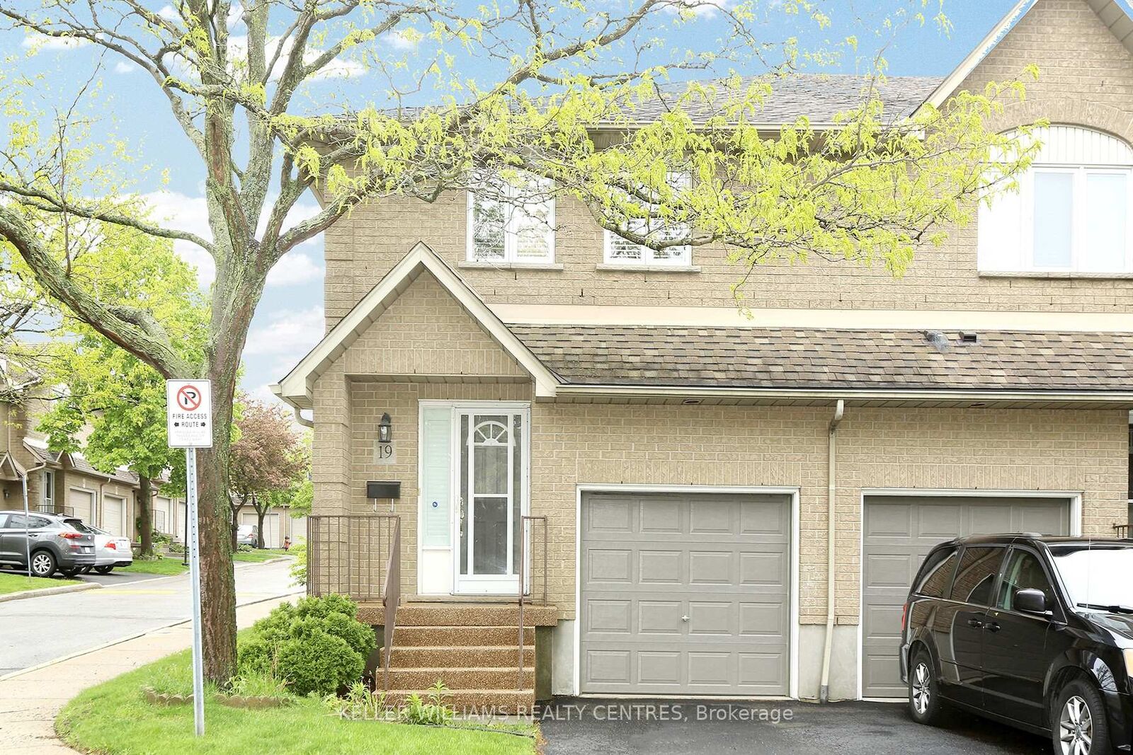 Property Photo: 100 Vineberg Drive N 19 ON L8W 3X4