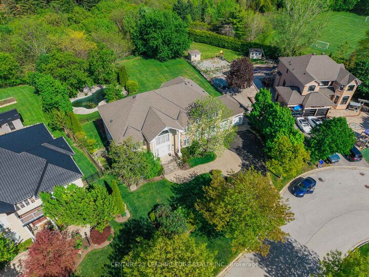 Photo de la propriété:  15 Upper Ridge Court  ON L3S 3W6 