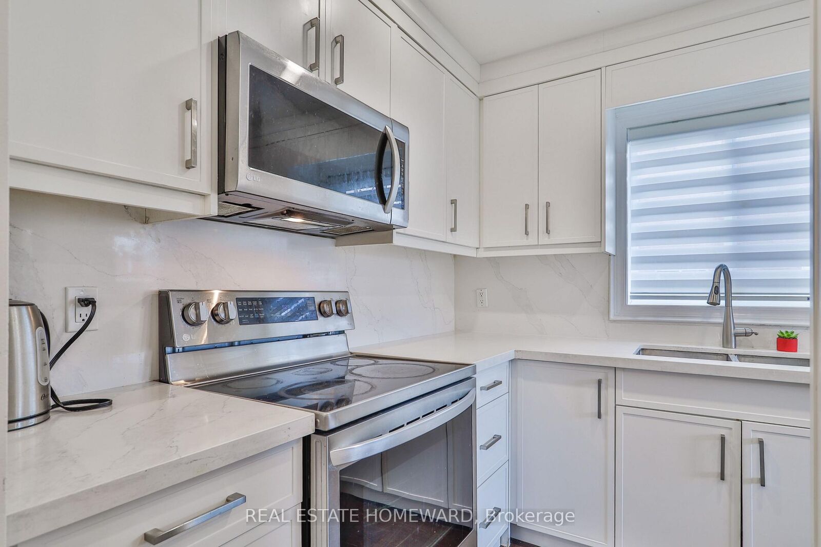 Property Photo: 20 Masters Drive ON L4M 6W4
