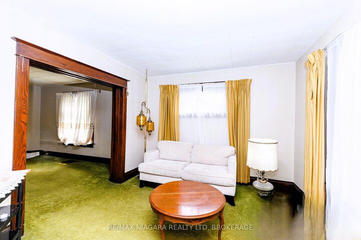 Property Photo: 208 Hellems Avenue ON L3B 3B7