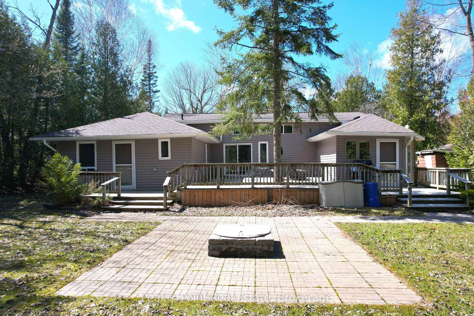 Property Photo: 7 3rd Avenue S ON N0H 2G0
