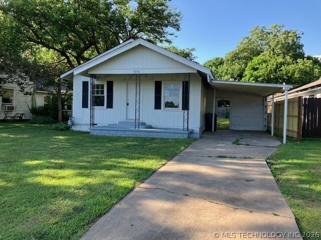 Property Photo: 1606 Callahan Street OK 74403