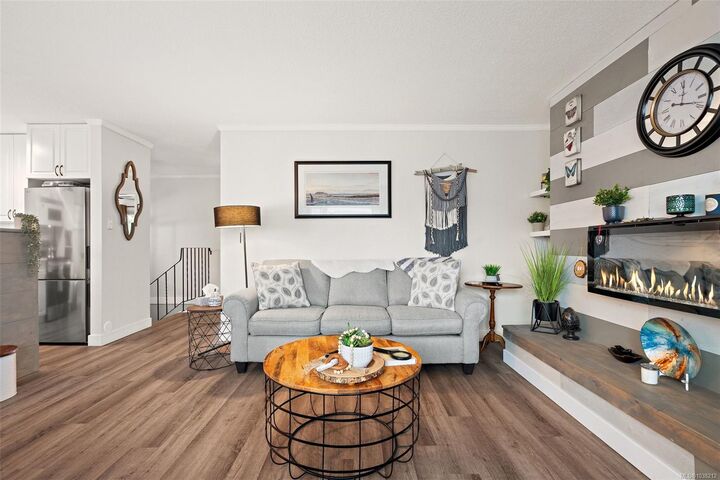 Property Photo: 961 Trunk Rd 4 BC V9L 2R9
