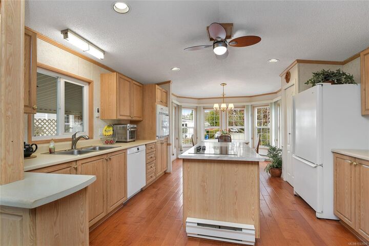 Property Photo:  7401 Central Saanich Rd 8  BC V8M 2B5 