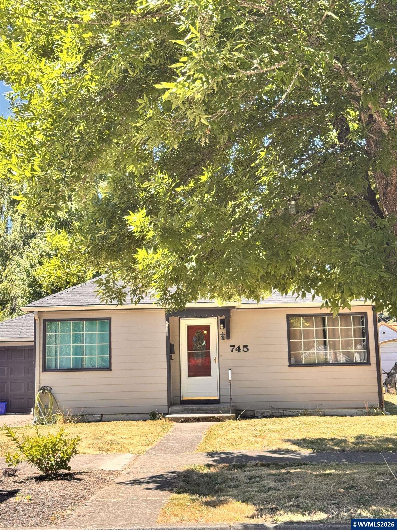 Property Photo:  745 20th St NE  OR 97301 