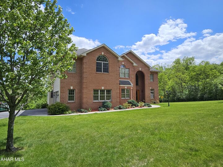 Property Photo: 105 Paddock Circle PA 16635