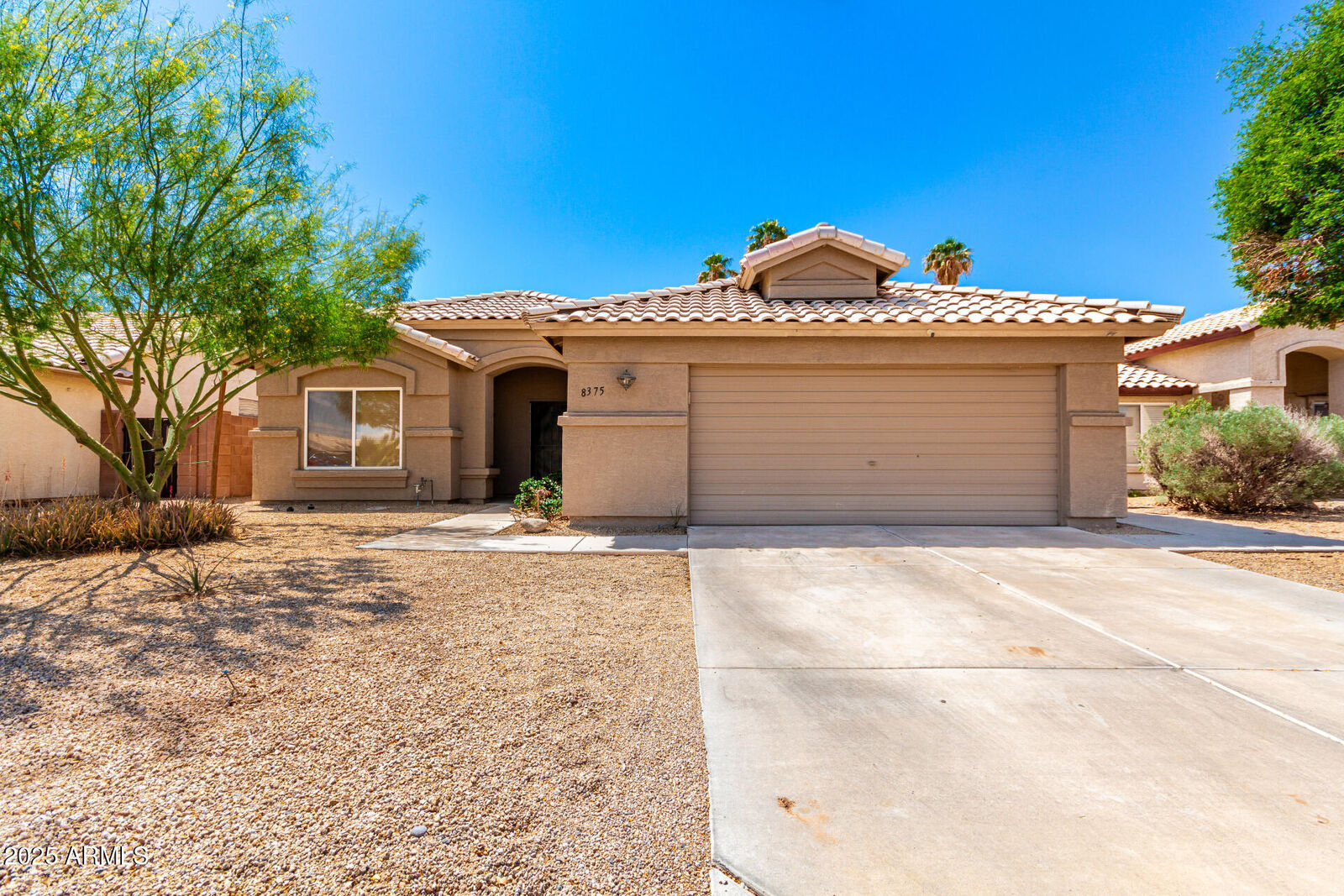 Property Photo: 8375 W Dahlia Drive AZ 85381