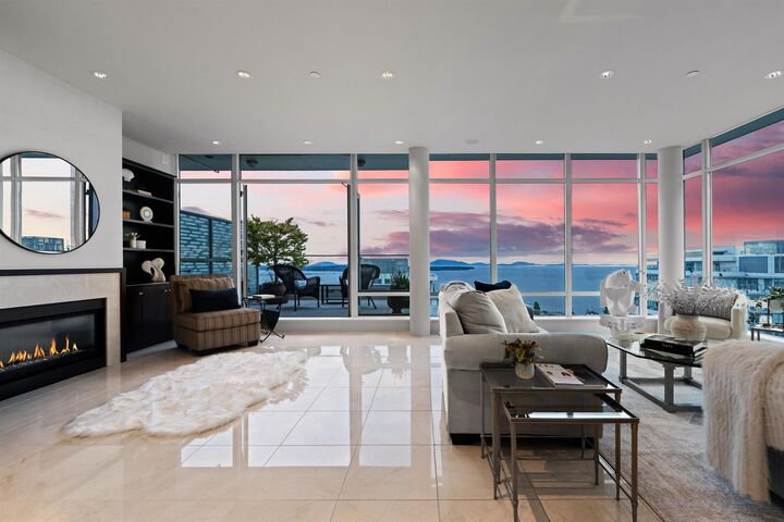 Property Photo: 1473 Johnston Road Ph2 BC V4B 0A2