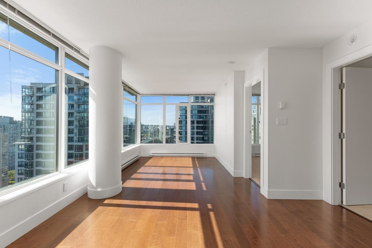 Property Photo:  888 Homer Street 2804  BC V6B 0H7 