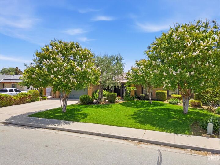 Property Photo:  704 Winchester Street  CA 93309 