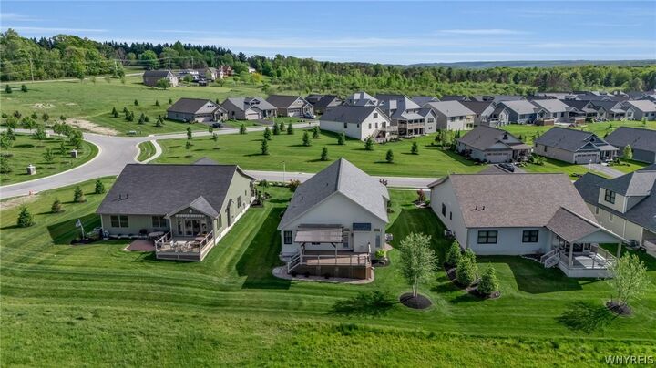 Property Photo:  4 Aurora Mills Drive  NY 14052 