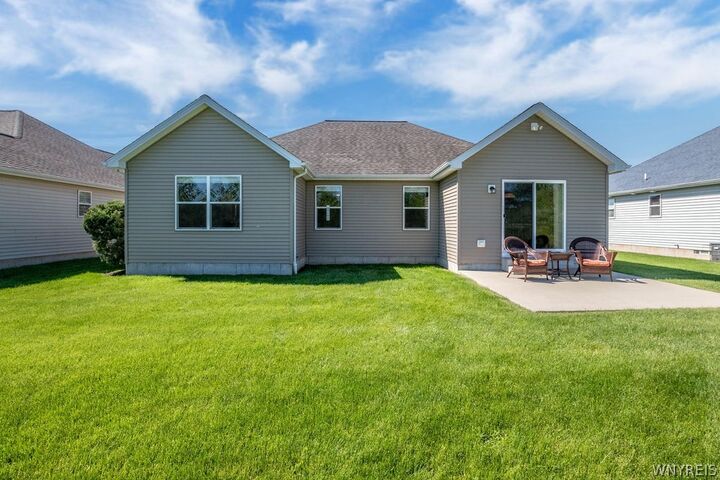 Property Photo: 85 Cottagewood Lane NY 14072