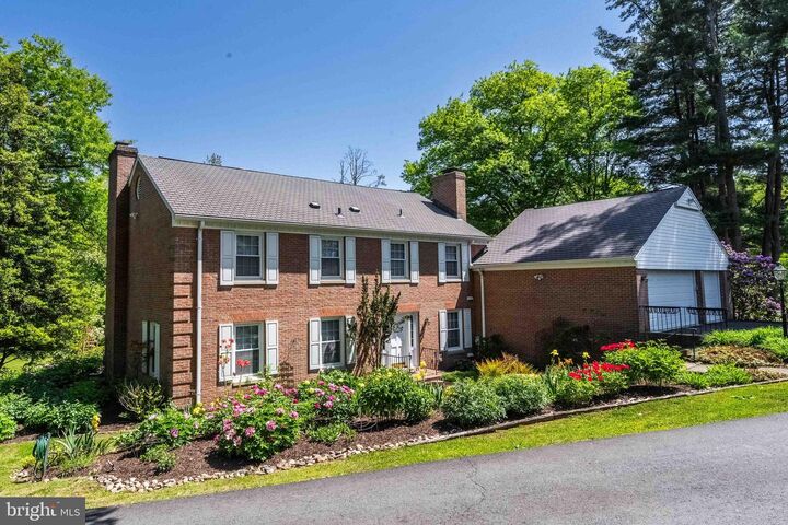 Property Photo:  1003 Priory Place  VA 22101 