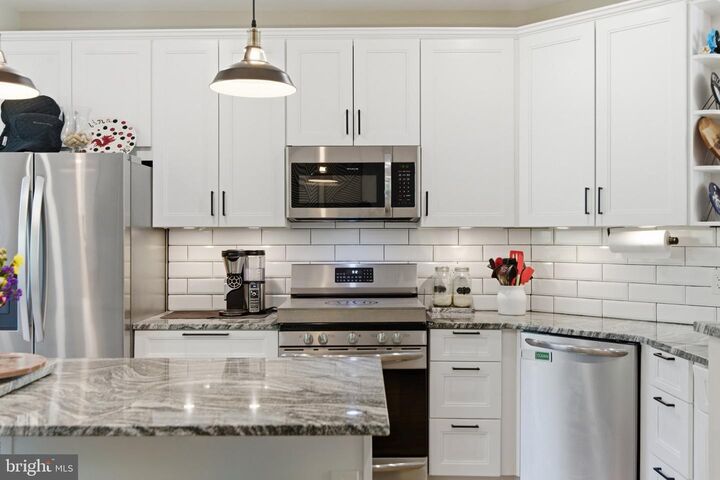 Property Photo:  21553 Field Station Terrace  VA 20148 